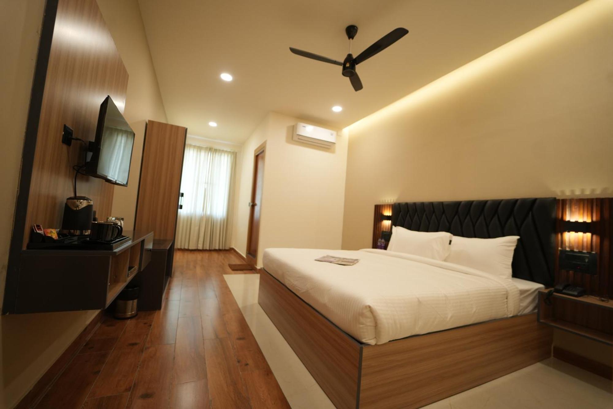 The Continental Inn & Suites Mysore Exterior foto